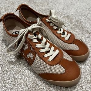 Tory Burch tennis shoes size 9